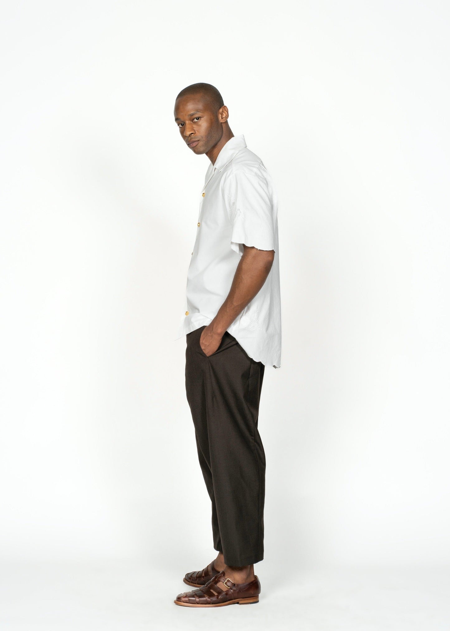 The André Shirt / White with Semicircular Back