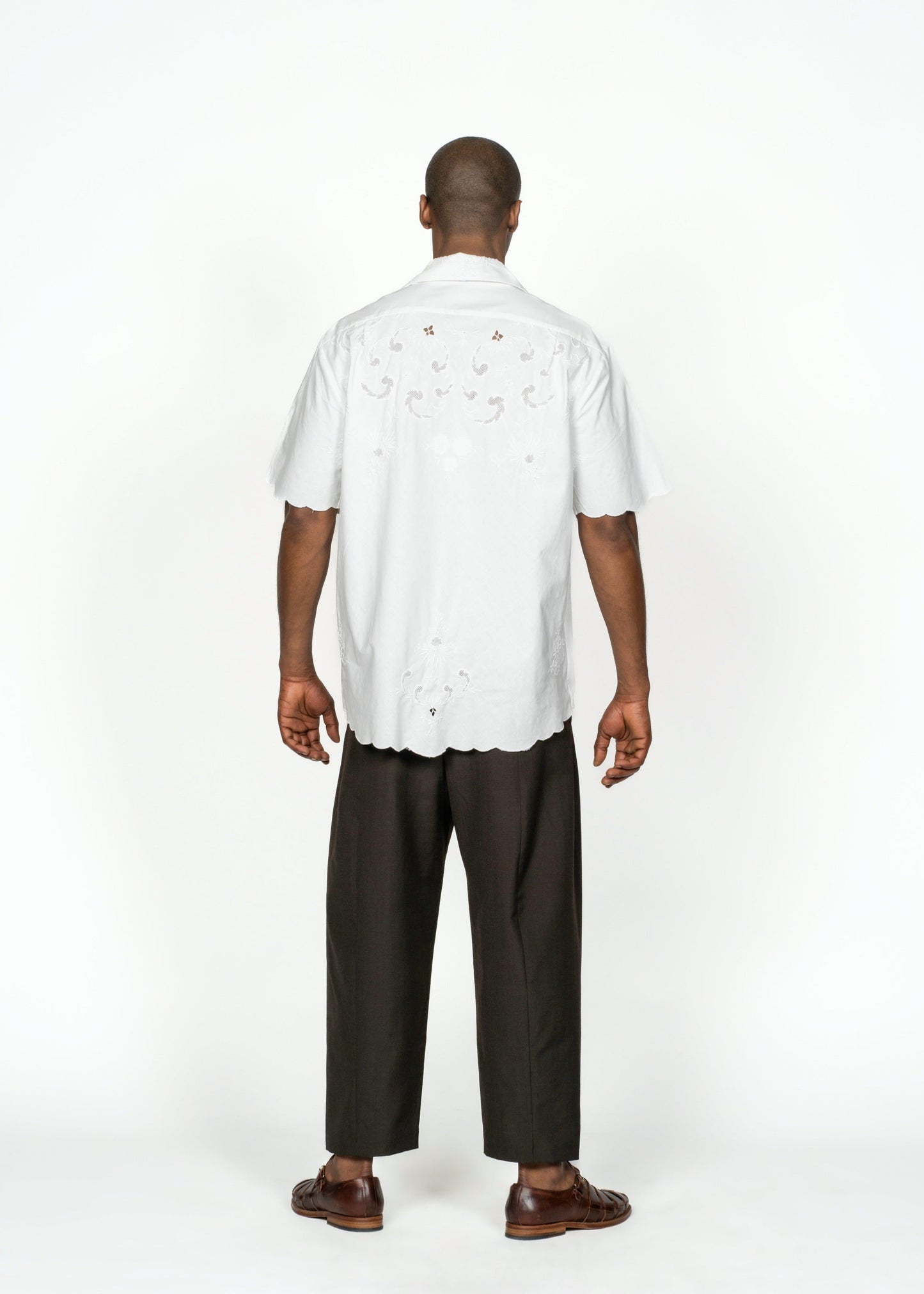 The André Shirt / White with Semicircular Back