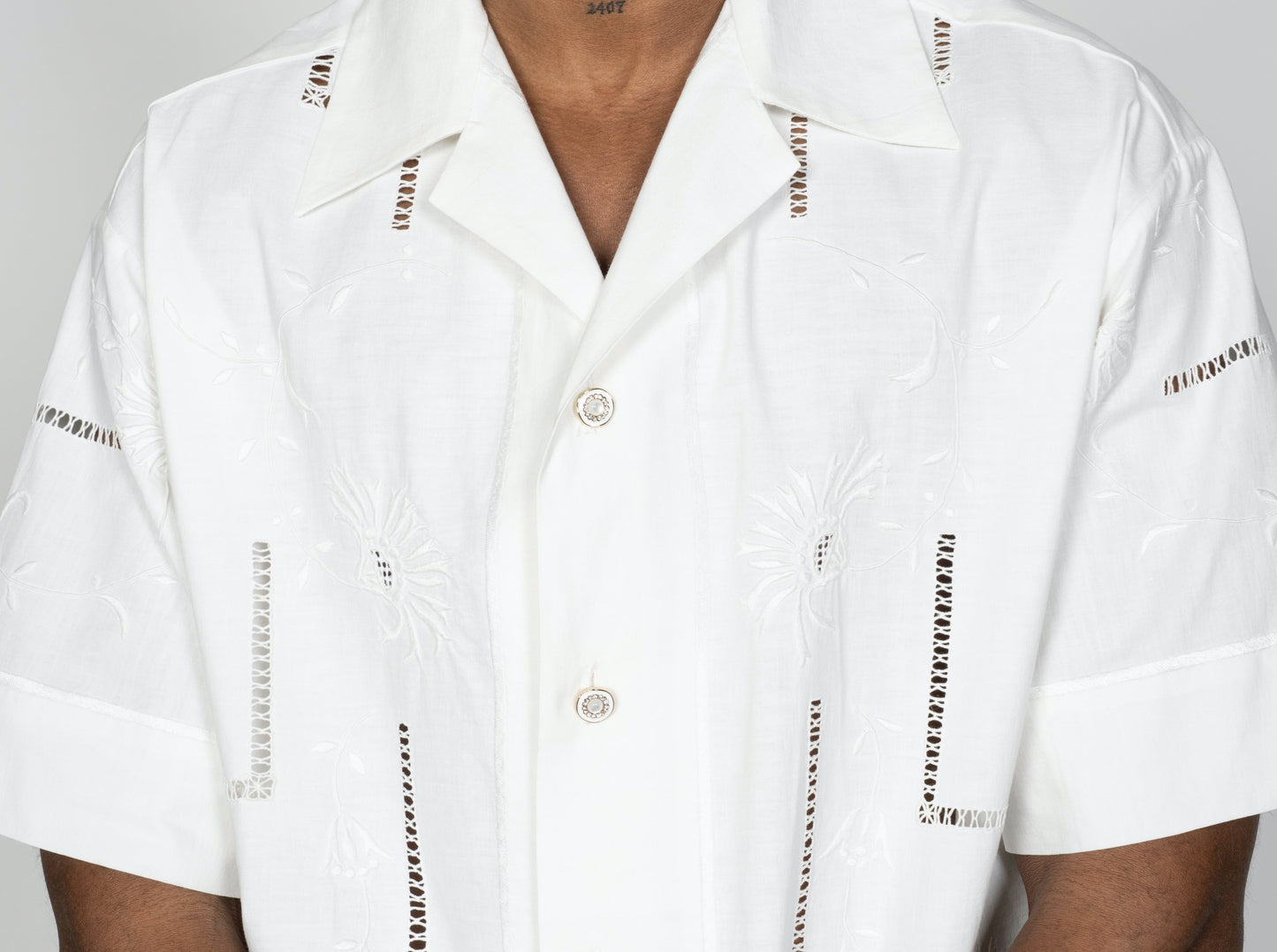 The André Shirt / White with Silver/White Buttons
