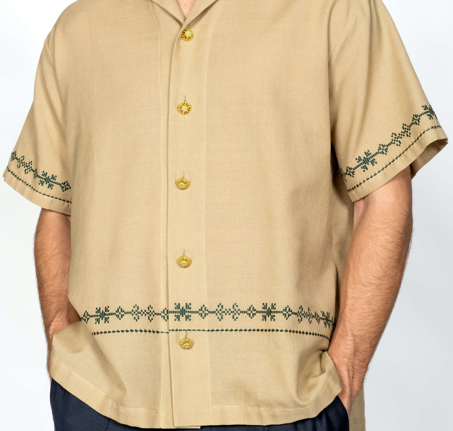 The André Shirt Handwoven / Beige with Green Embroidery