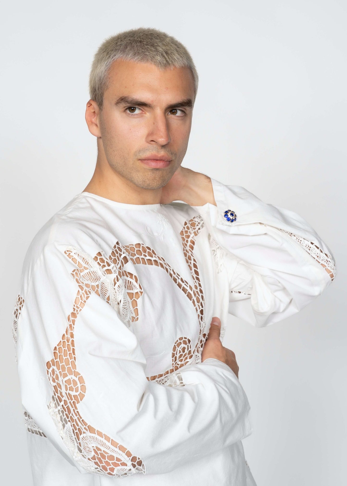 The Long Sleeve Shirt / Lace with Blue Buttons