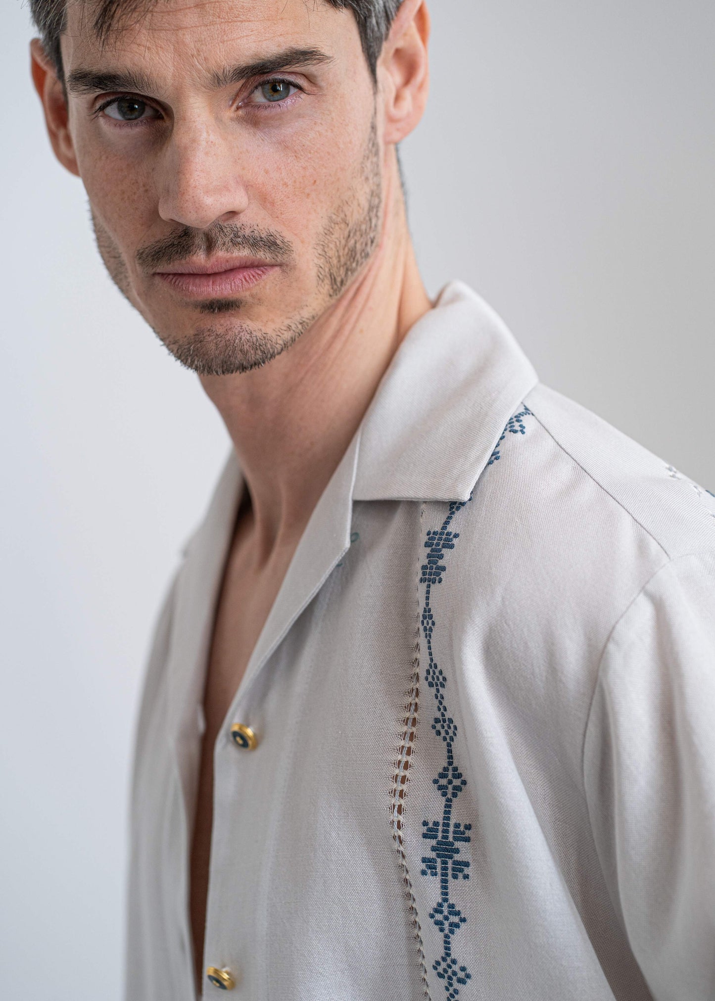 The André Shirt Handwoven Light Grey with Blue Embroidery