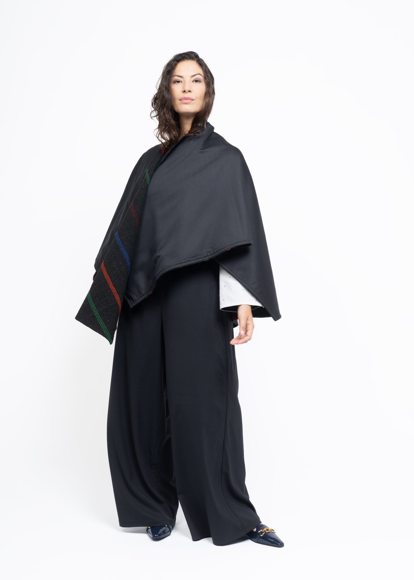 Her Mantle Black