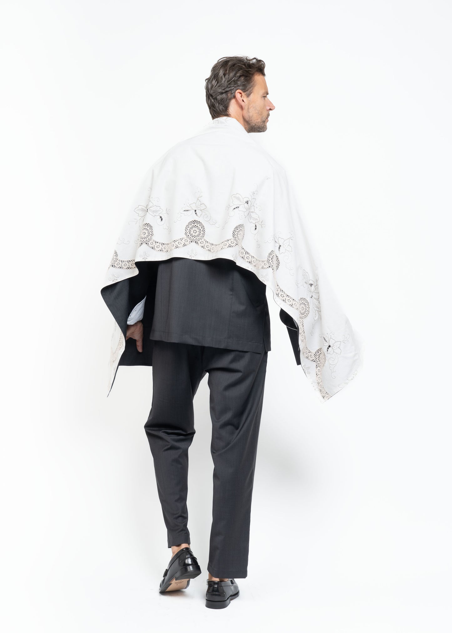 His Shawl Carchoal