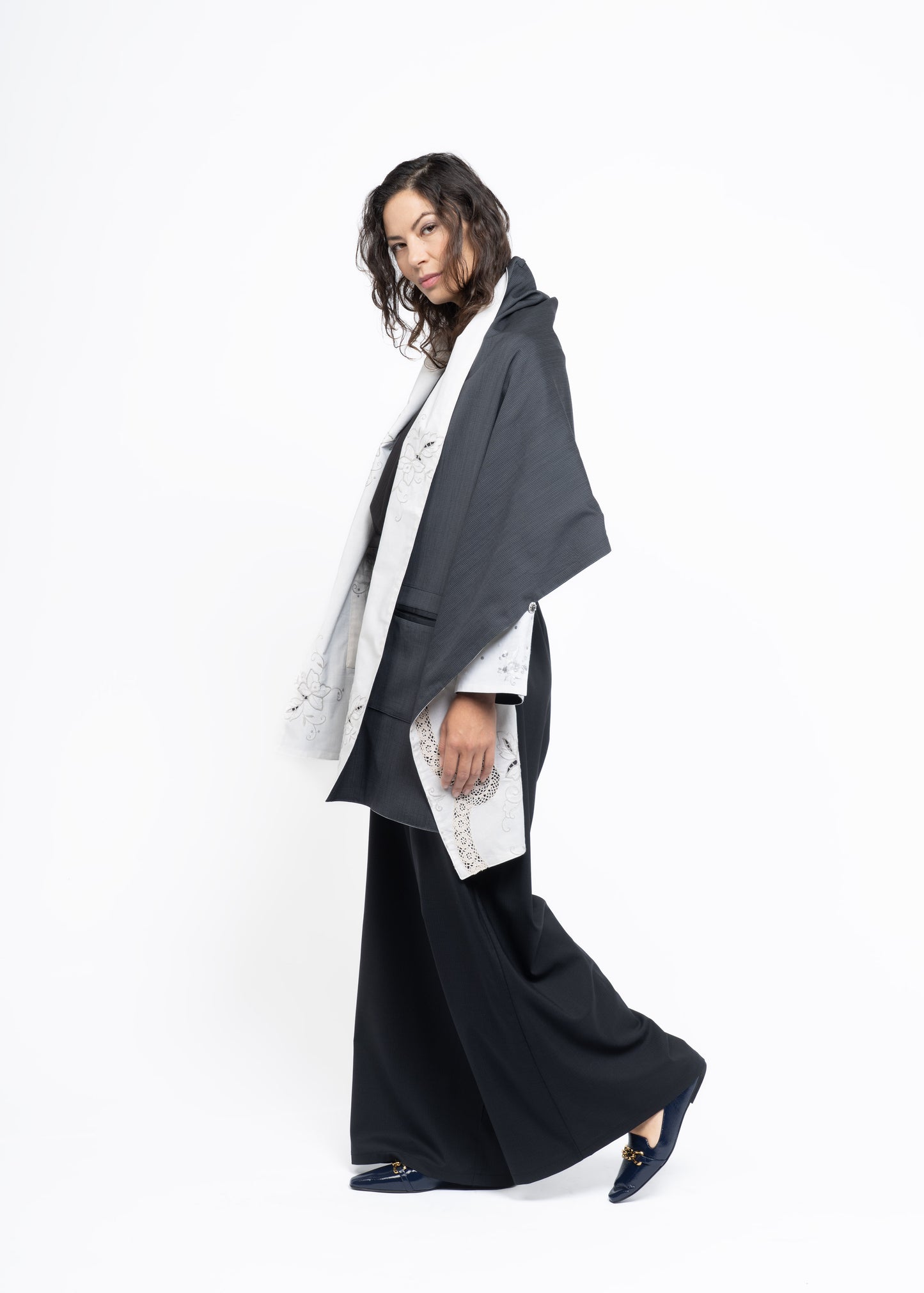 Her Shawl Carchoal
