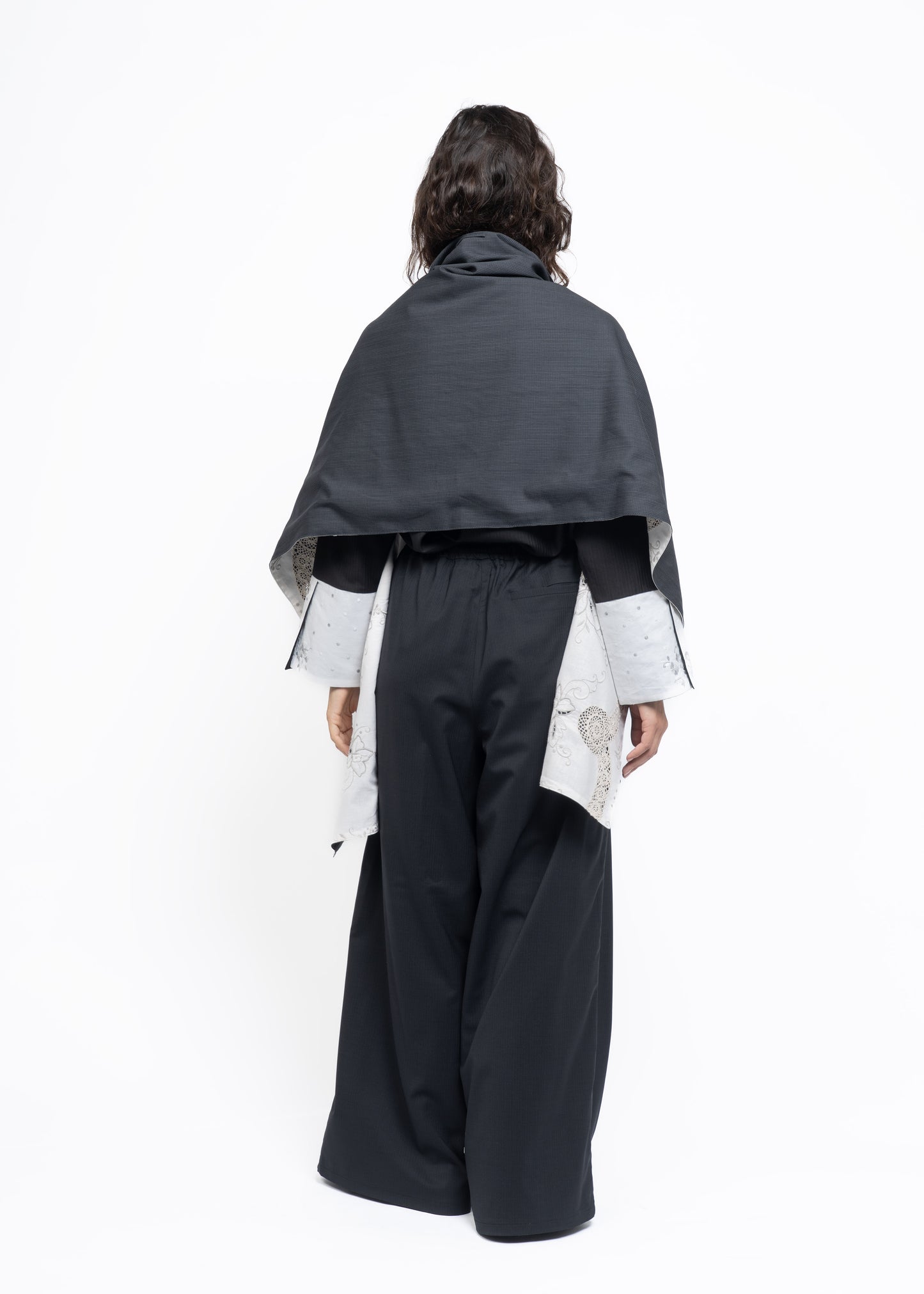 Her Shawl Carchoal