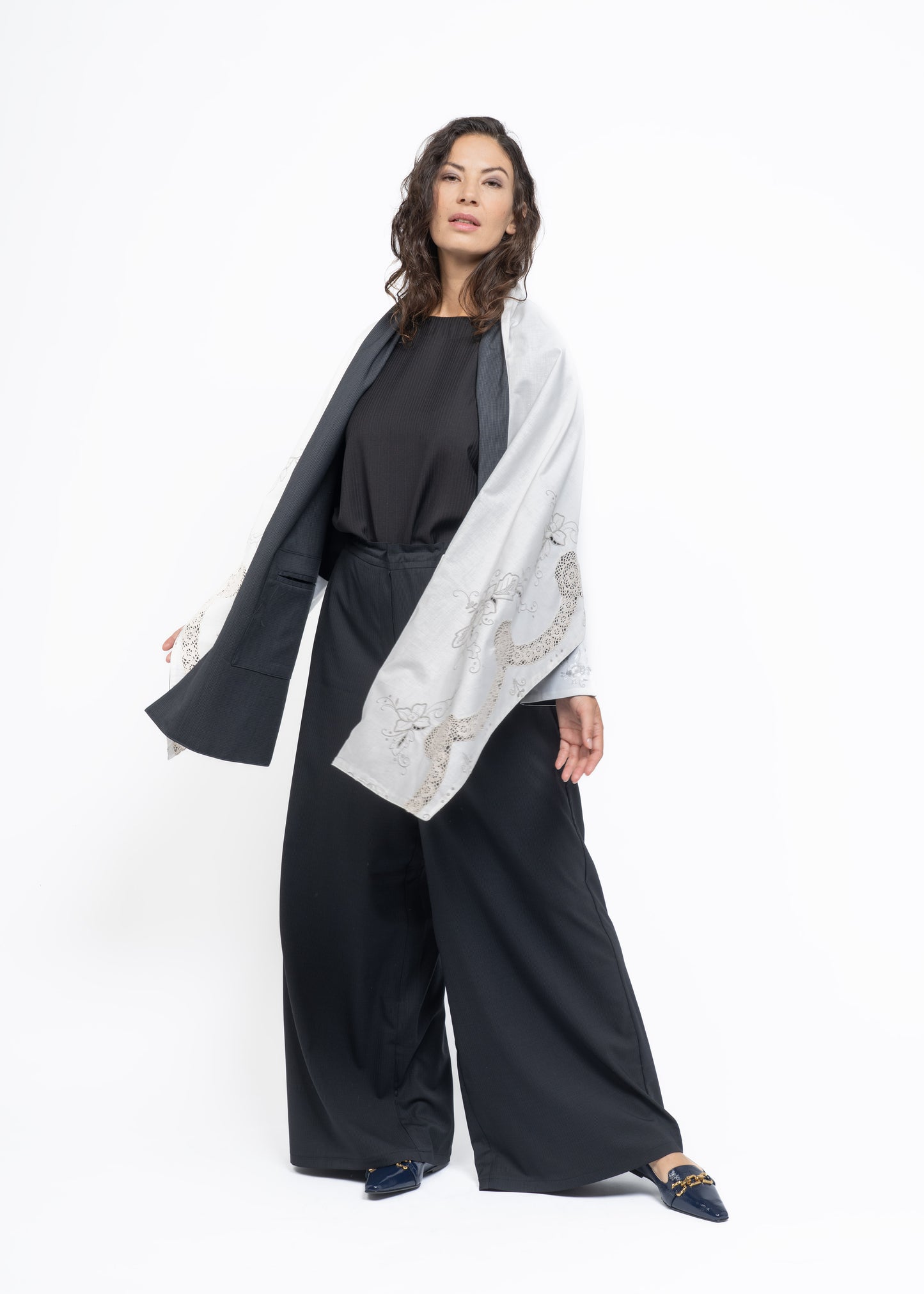 Her Shawl Carchoal
