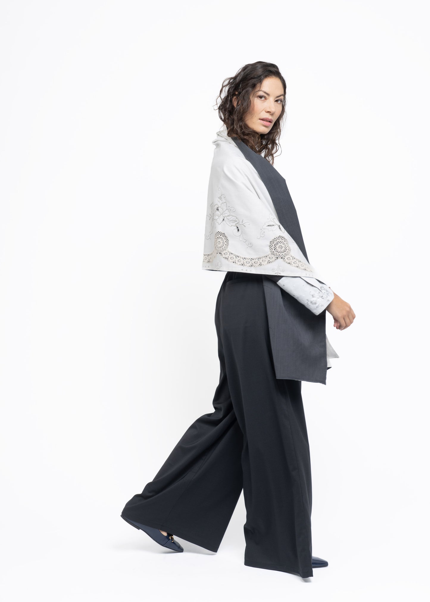 Her Shawl Carchoal