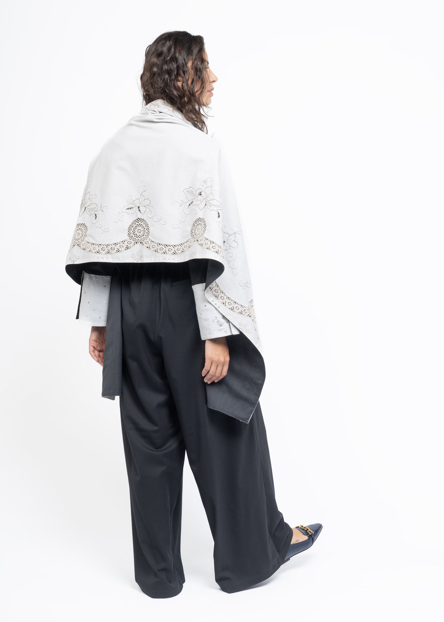 Her Shawl Carchoal