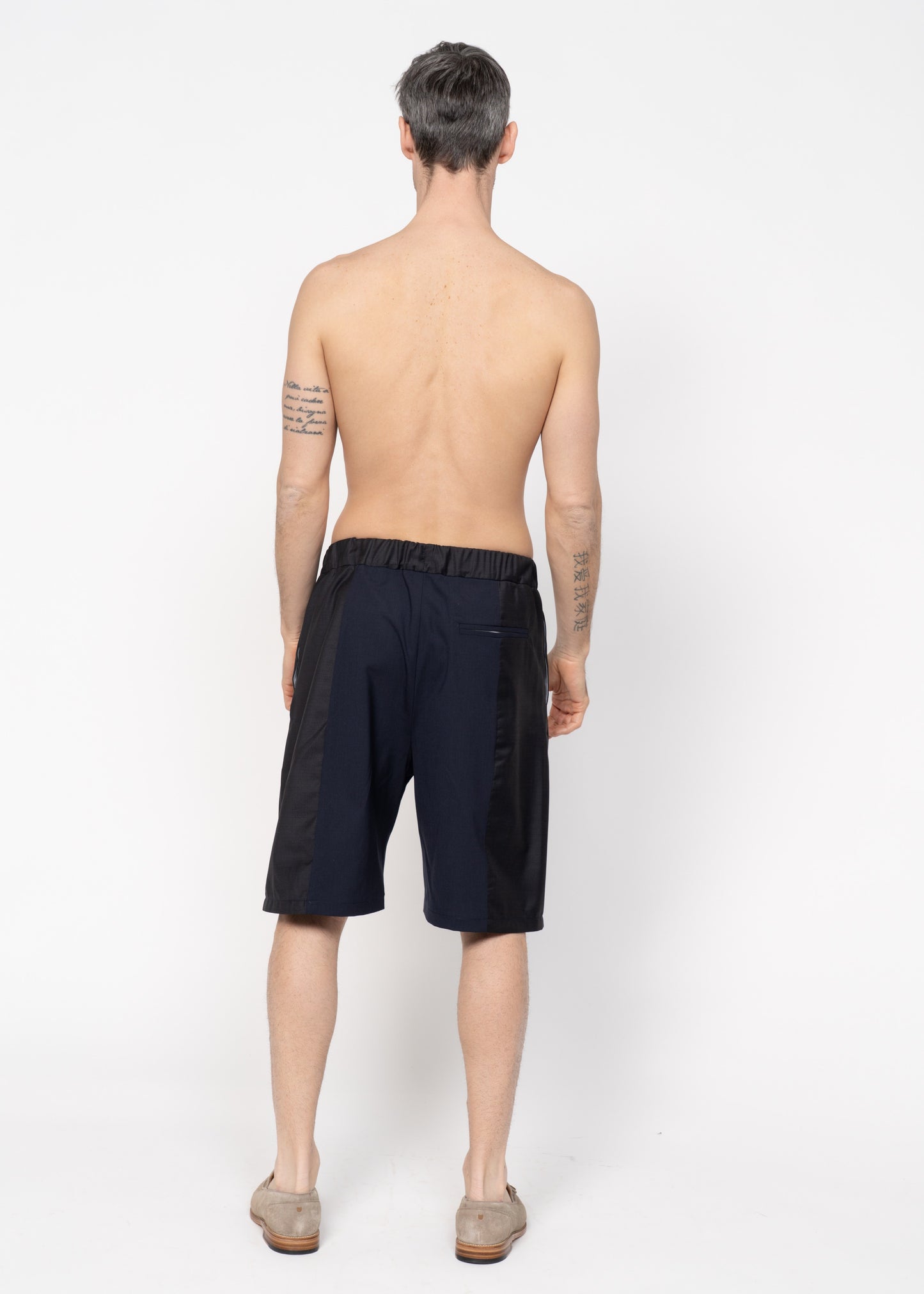 The Shorts / Charcoal-Black