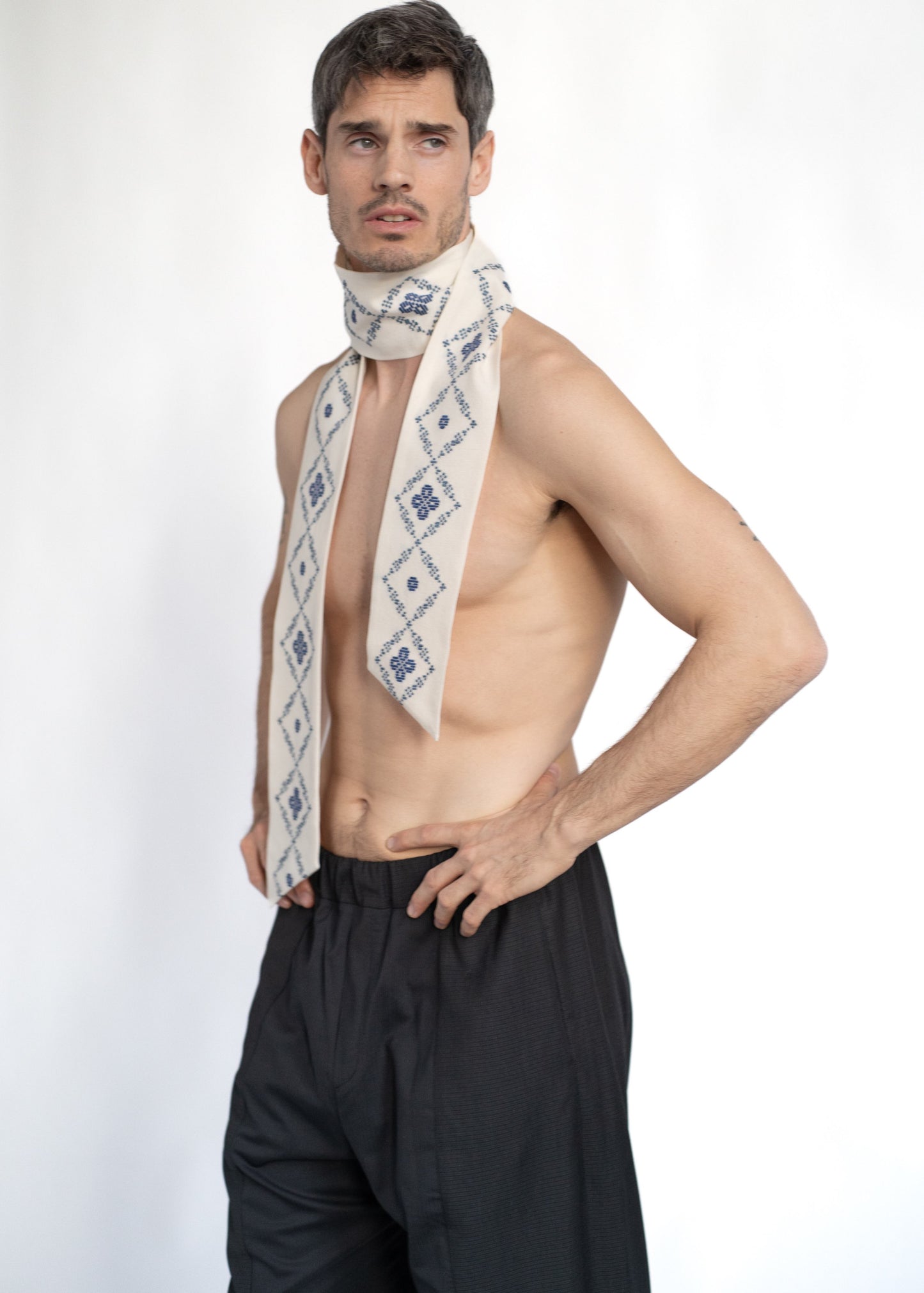 The Slim Scarf Off White with Blue Embroidery