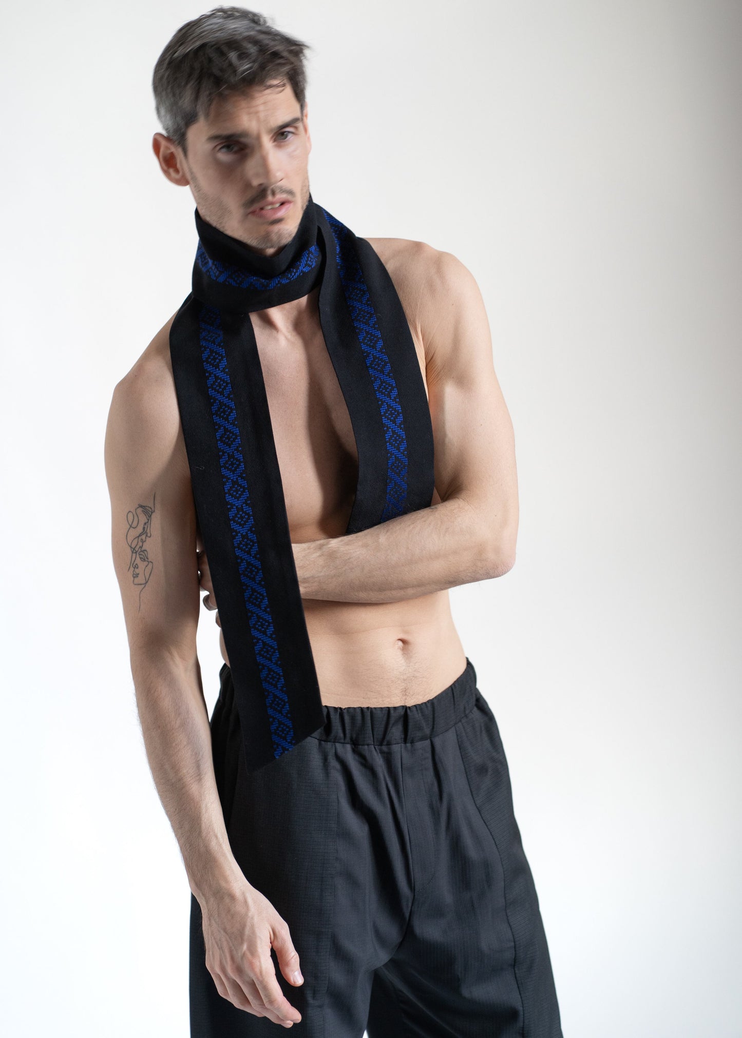 The Slim Scarf Black Electric Blue