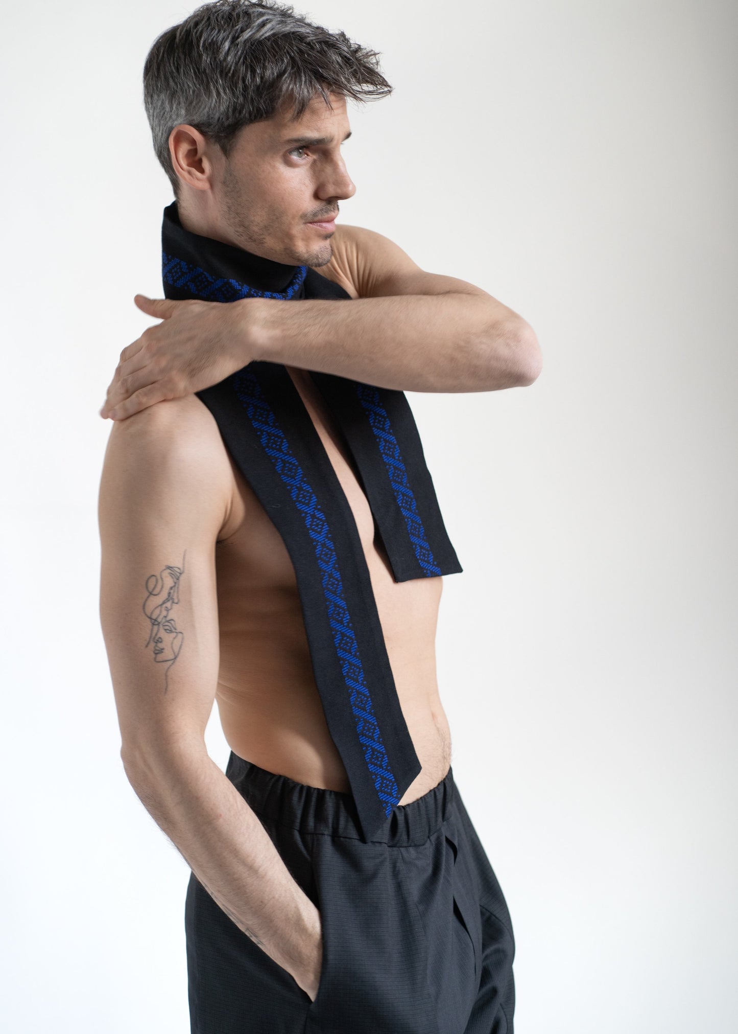 The Slim Scarf Black Electric Blue