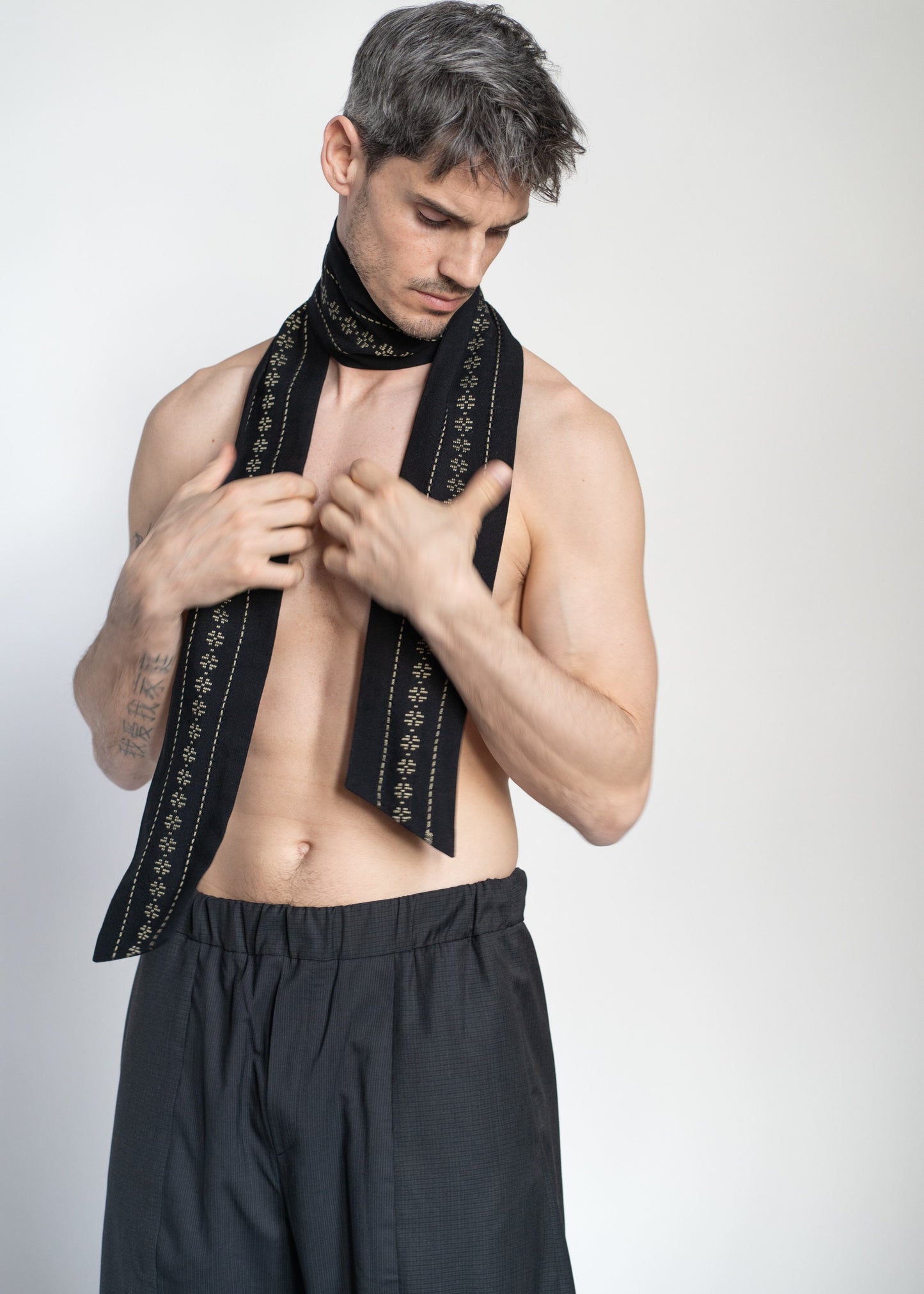 The Slim Scarf Black with Embroidery in Mushroom Brown