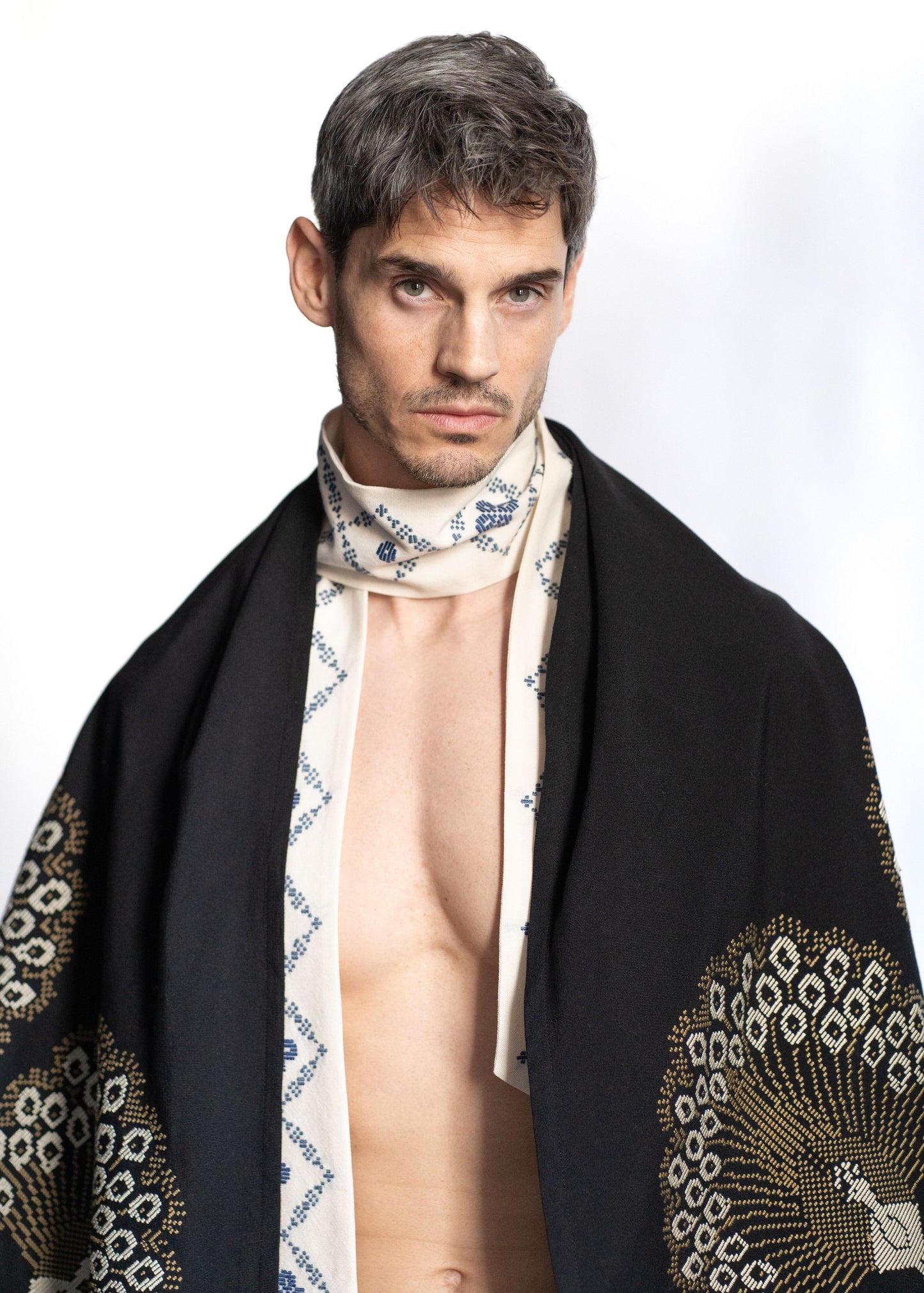 The Stole Peacock / Black