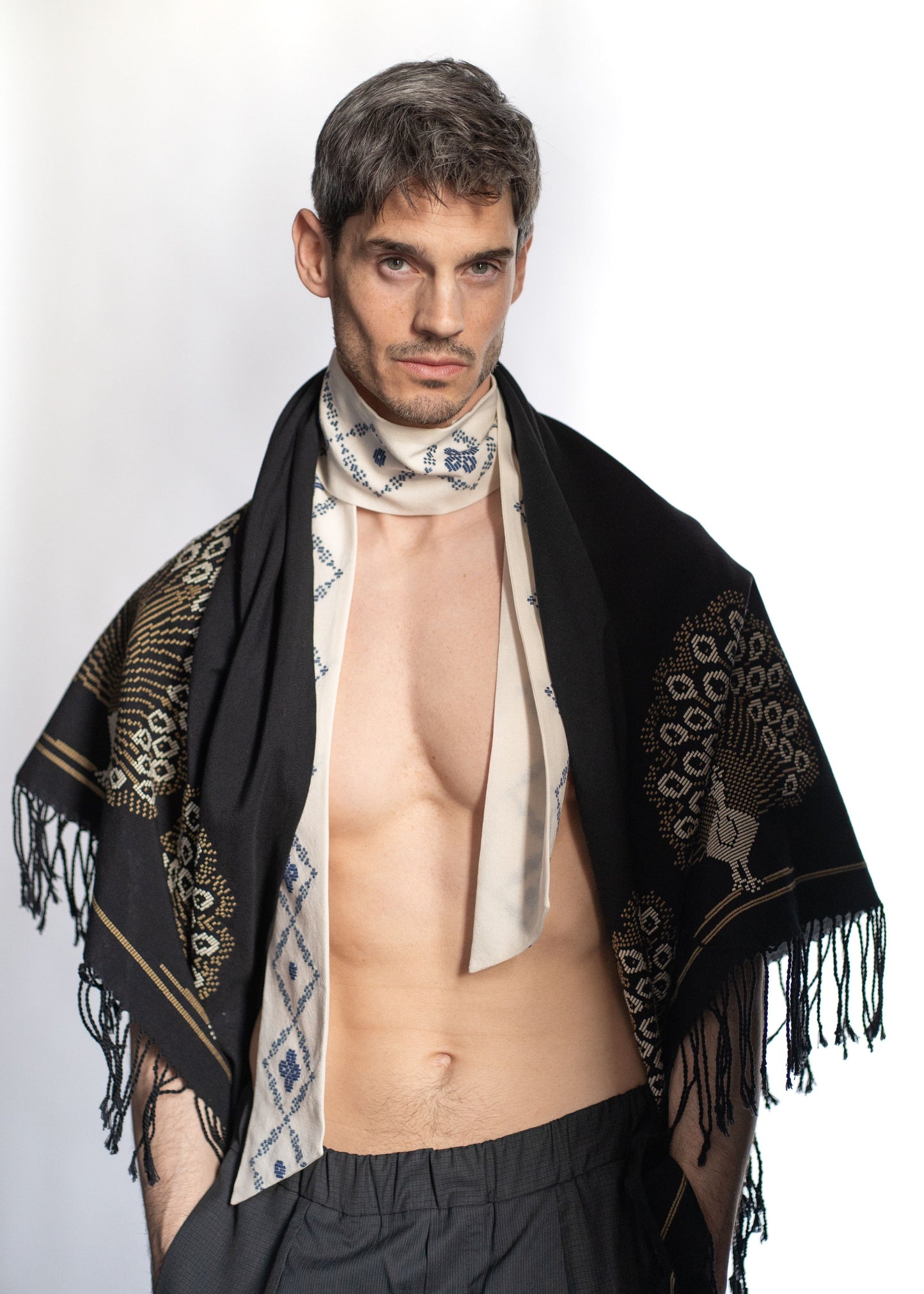 The Stole Peacock / Black