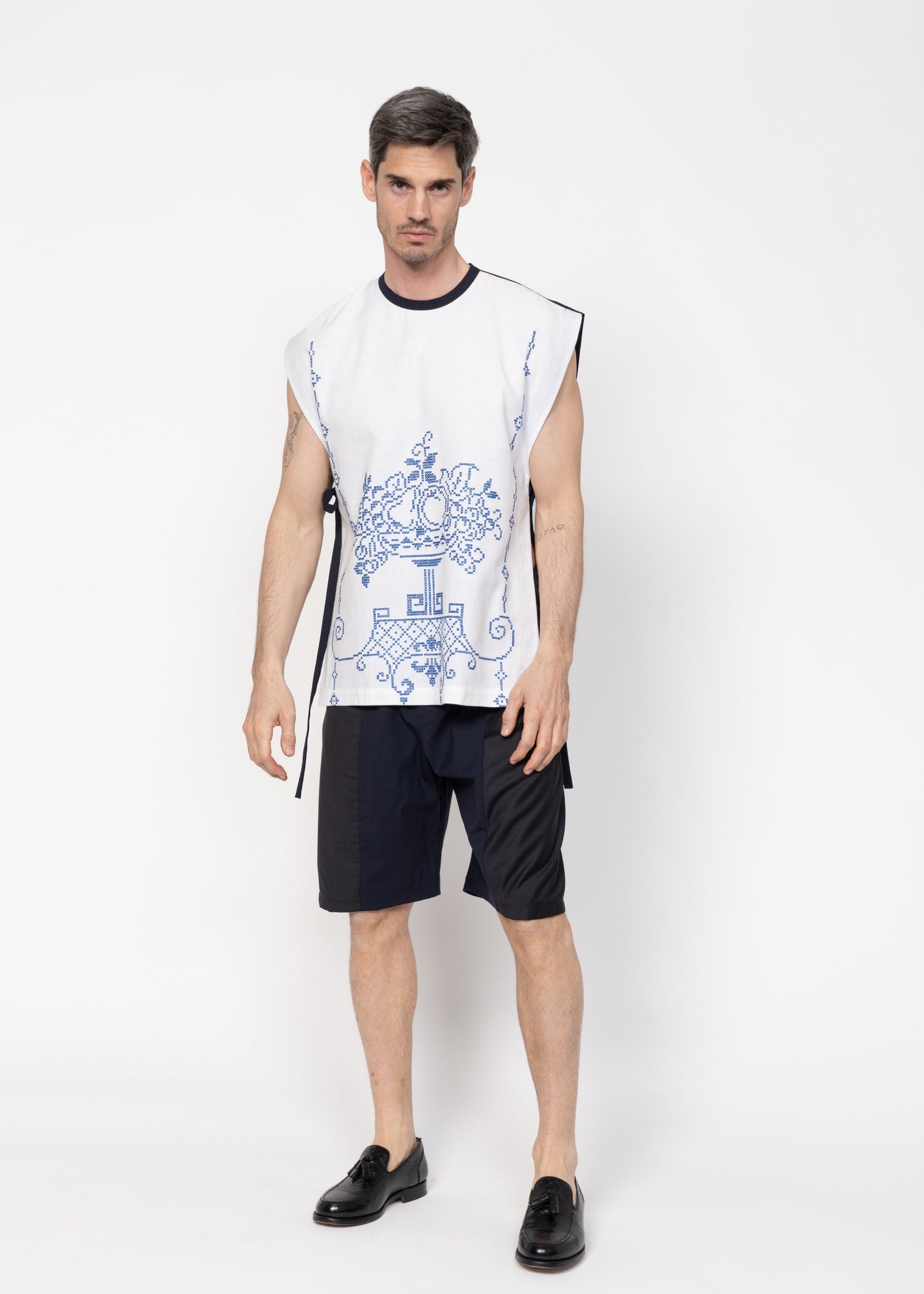 The Vest Blue / White