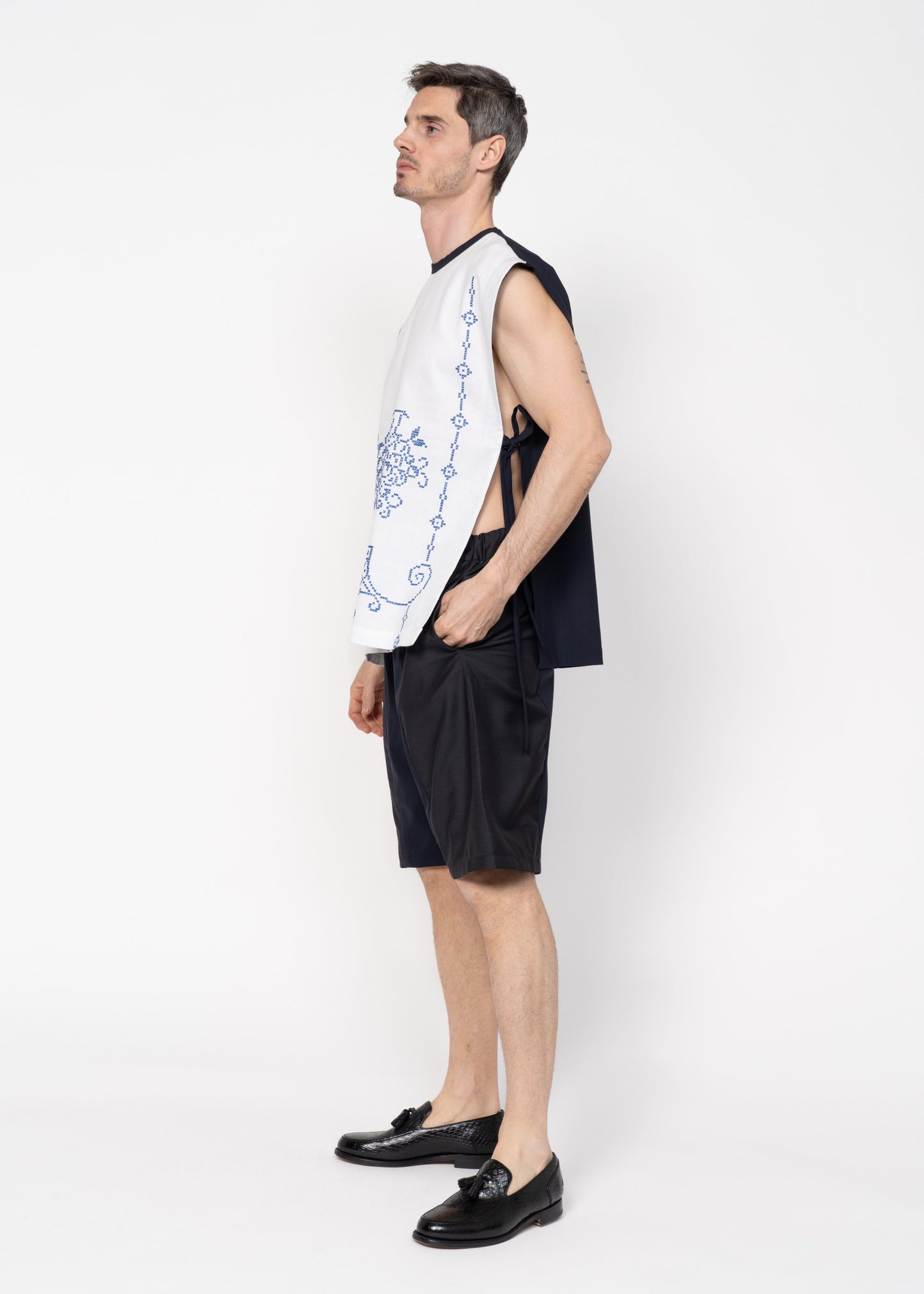 The Vest Blue / White