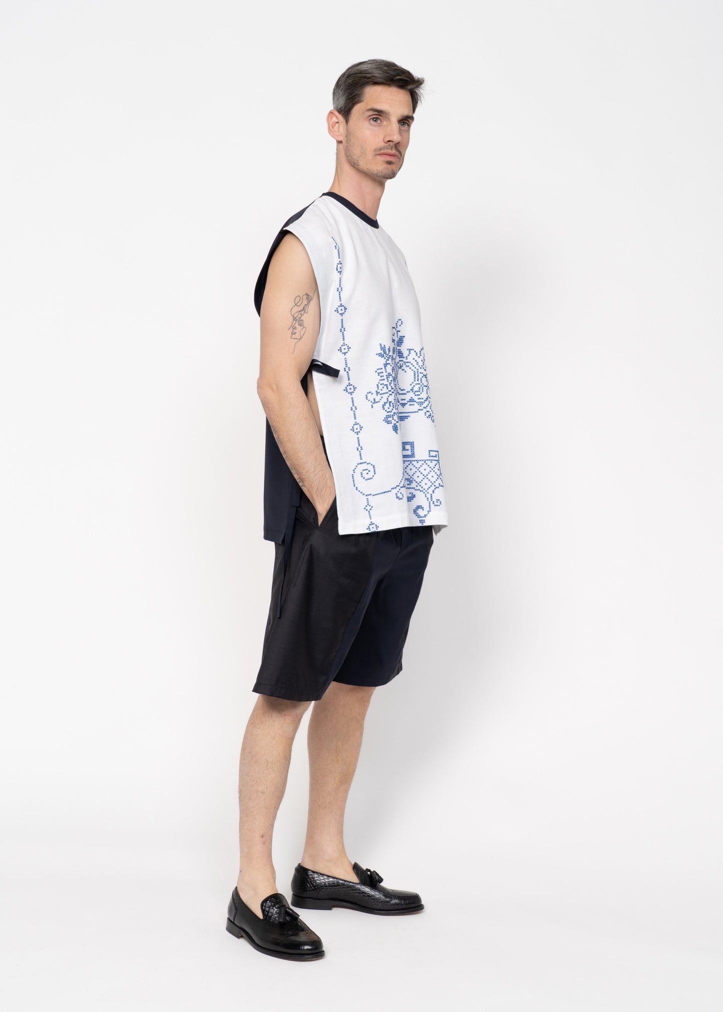 The Vest Blue / White
