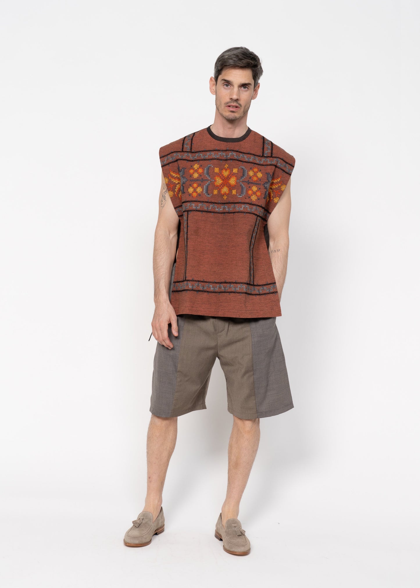 The Vest Brick Red German Embroidery / Brown Back