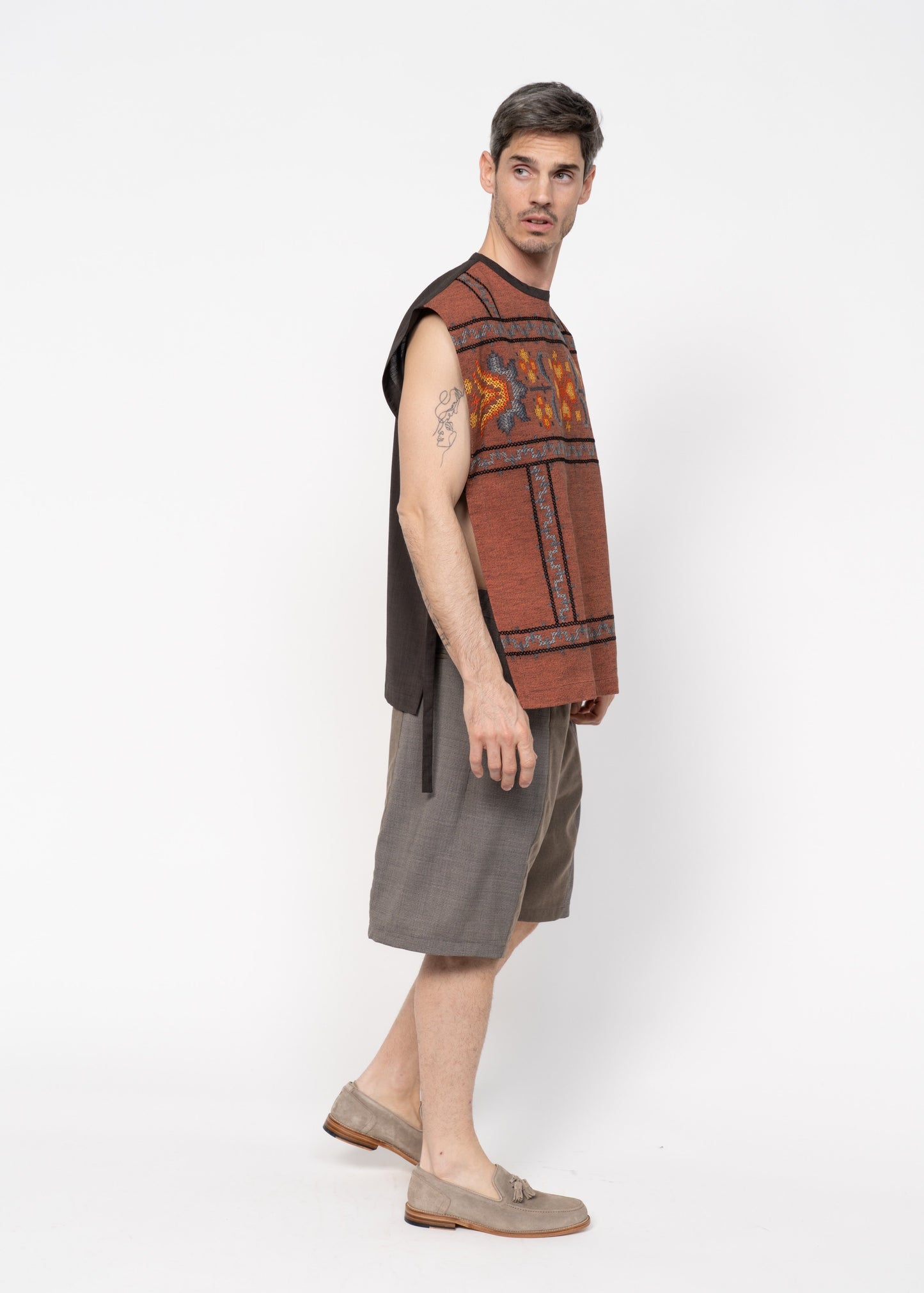 The Vest Brick Red German Embroidery / Brown Back