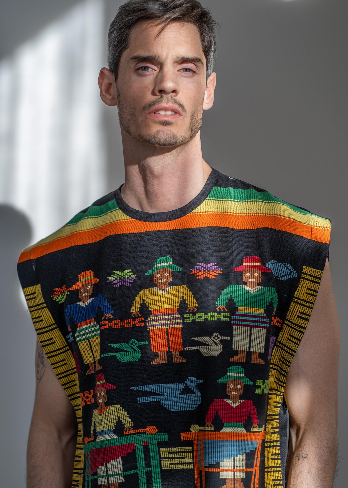 The Vest Handwoven / Multicolored / Black Back