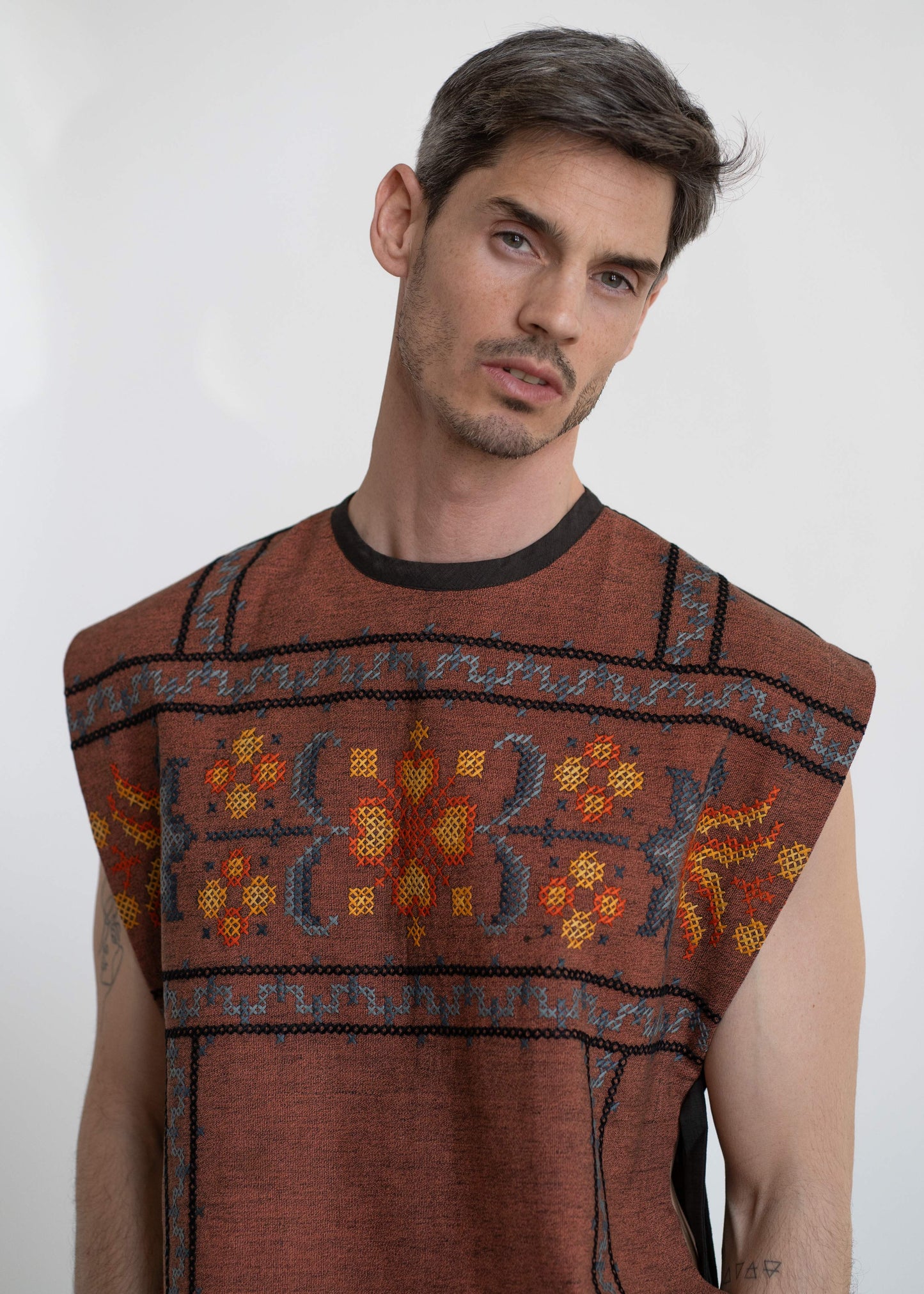 The Vest Brick Red German Embroidery / Brown Back