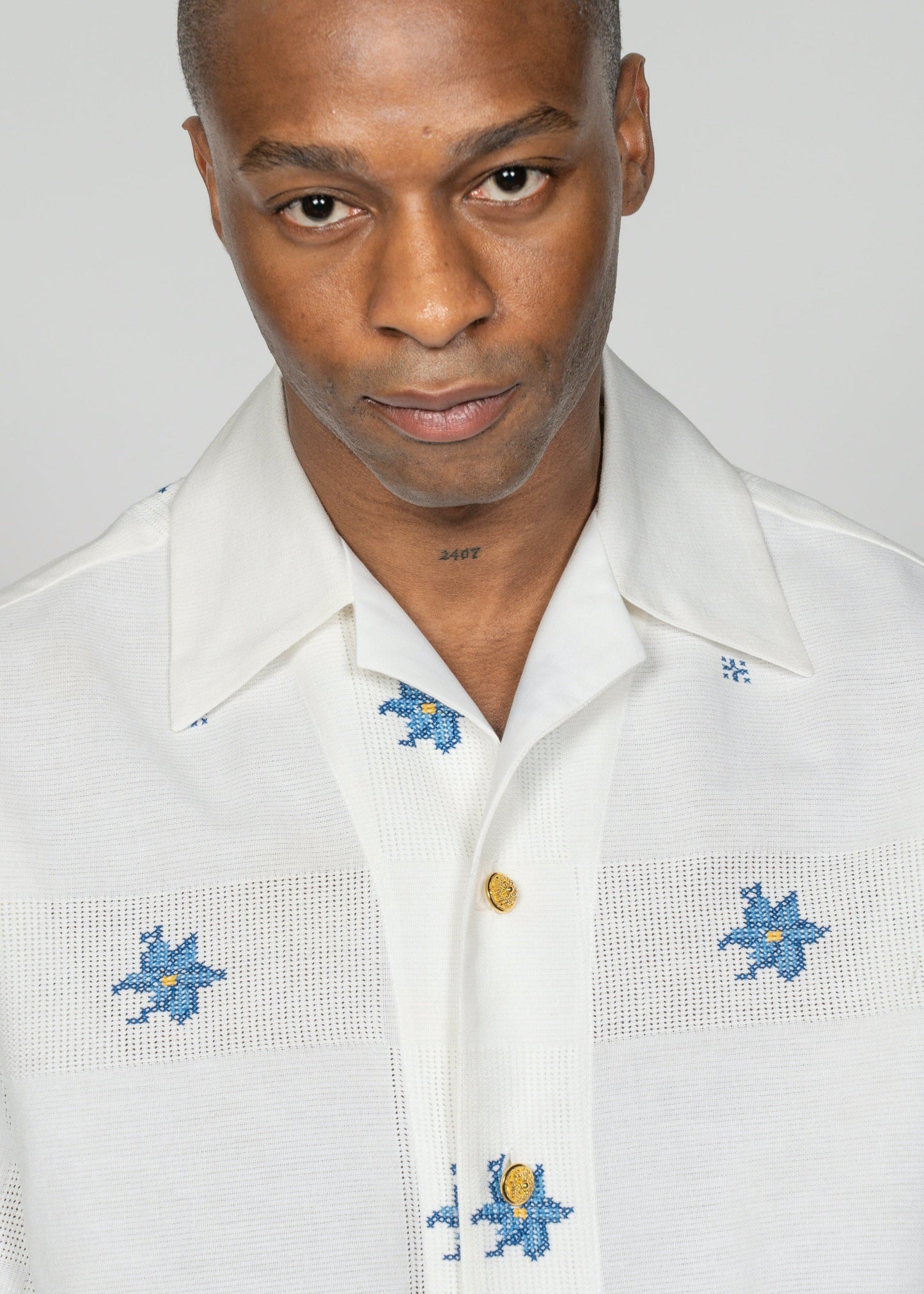 The André Shirt /  White Poplin with Blue Flowers