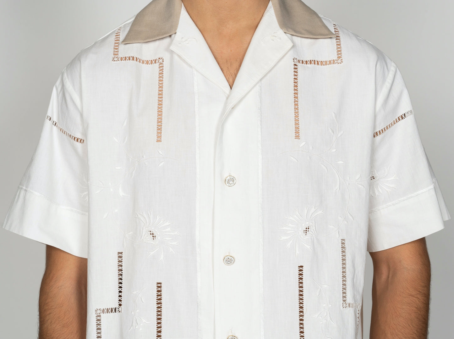 The André Shirt / White and Beige with Embroidery