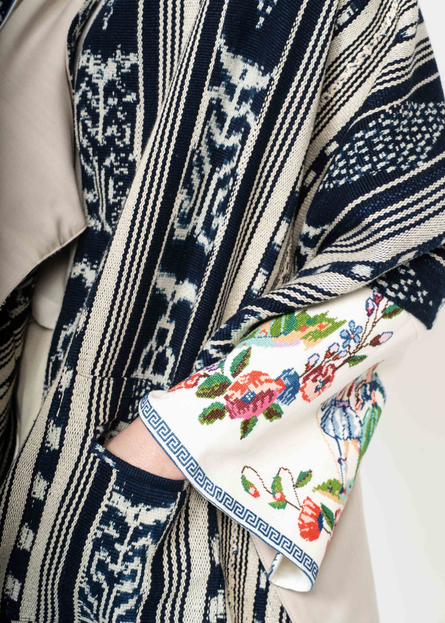 Her Shawl Handwoven Blue/Beige