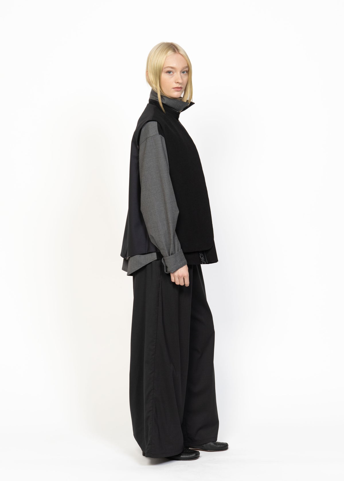 Her Gilet Handwoven Front